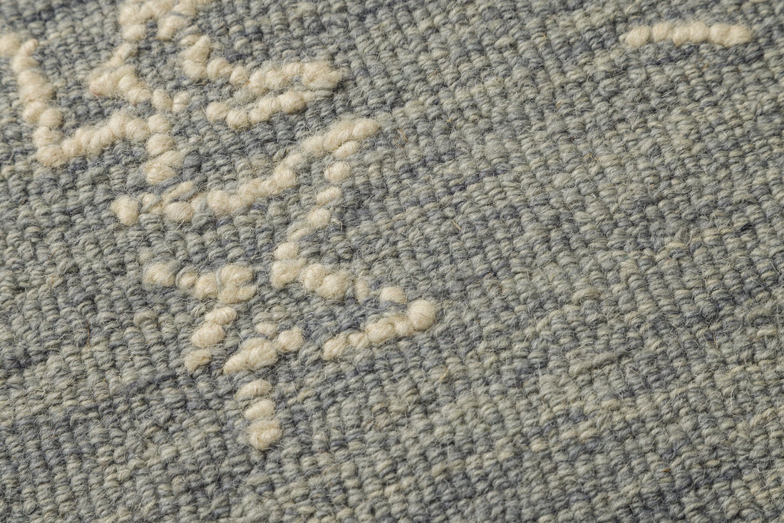 Grey Petals - Handcrafted Wool Carpet - Wool - 7*5 ft