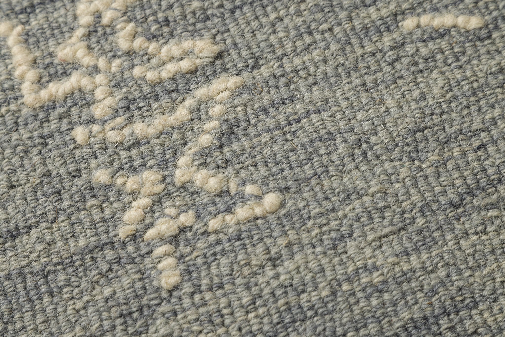 Grey Petals - Handcrafted Wool Carpet - Wool - 7*5 ft