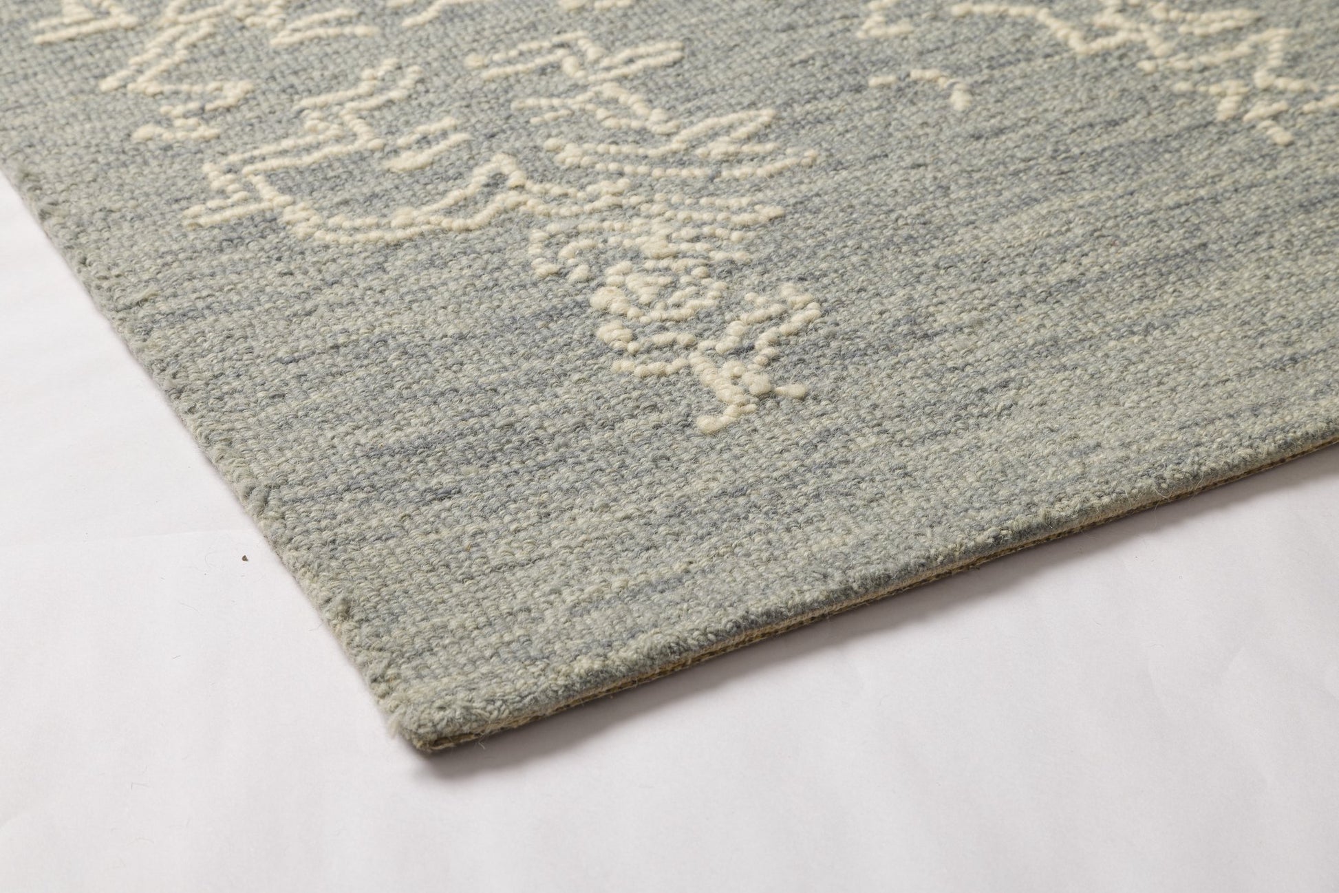 Grey Petals - Handcrafted Wool Carpet - Wool - 7*5 ft