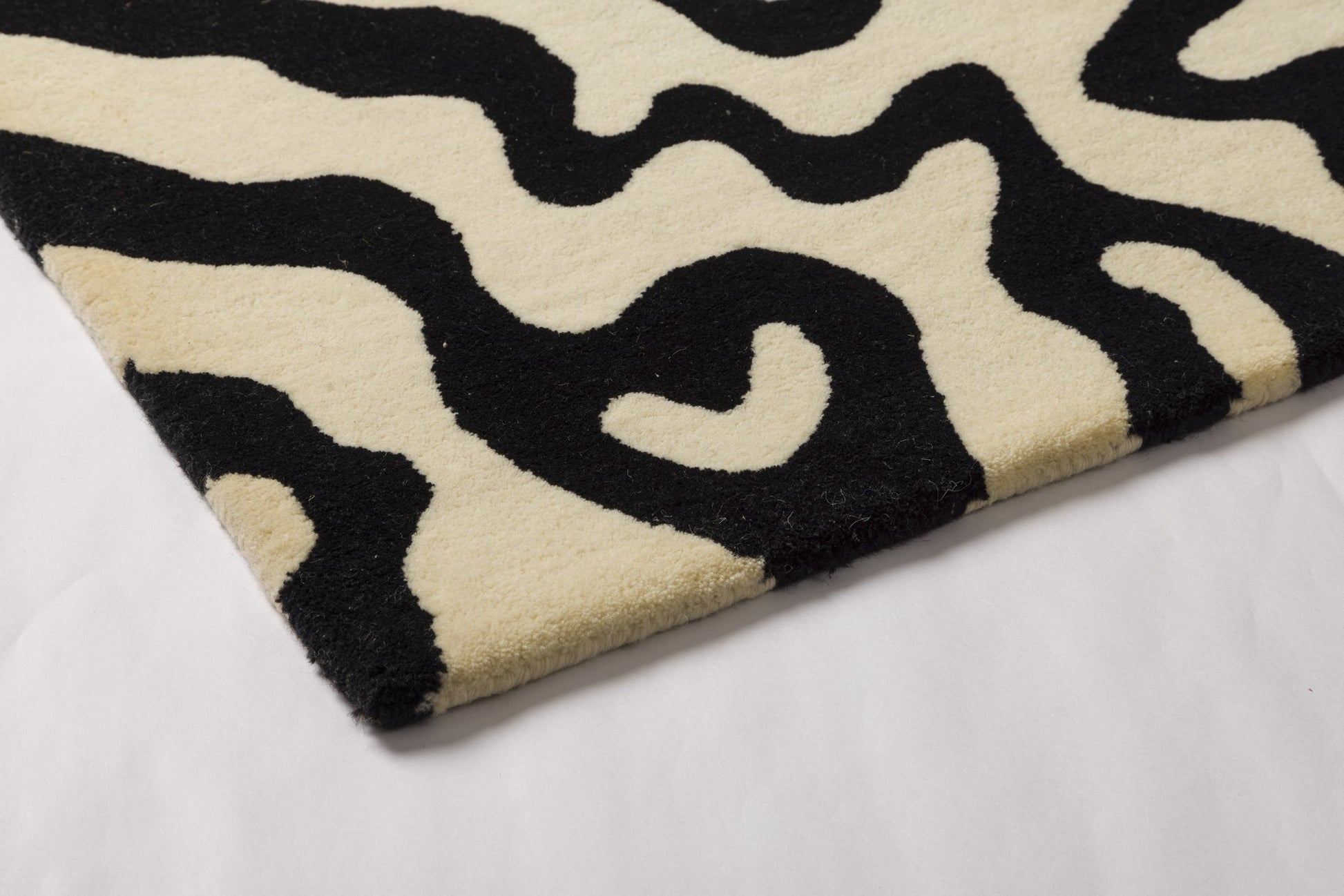 Ivory Black Lines - Handcrafted Wool Carpet - Wool - 7*5 ft