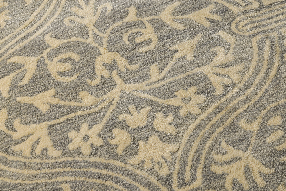 Ornate Loop - Handcrafted Silk Wool Carpet - 60% New Zeland Wool + 40% Silk - 8*10