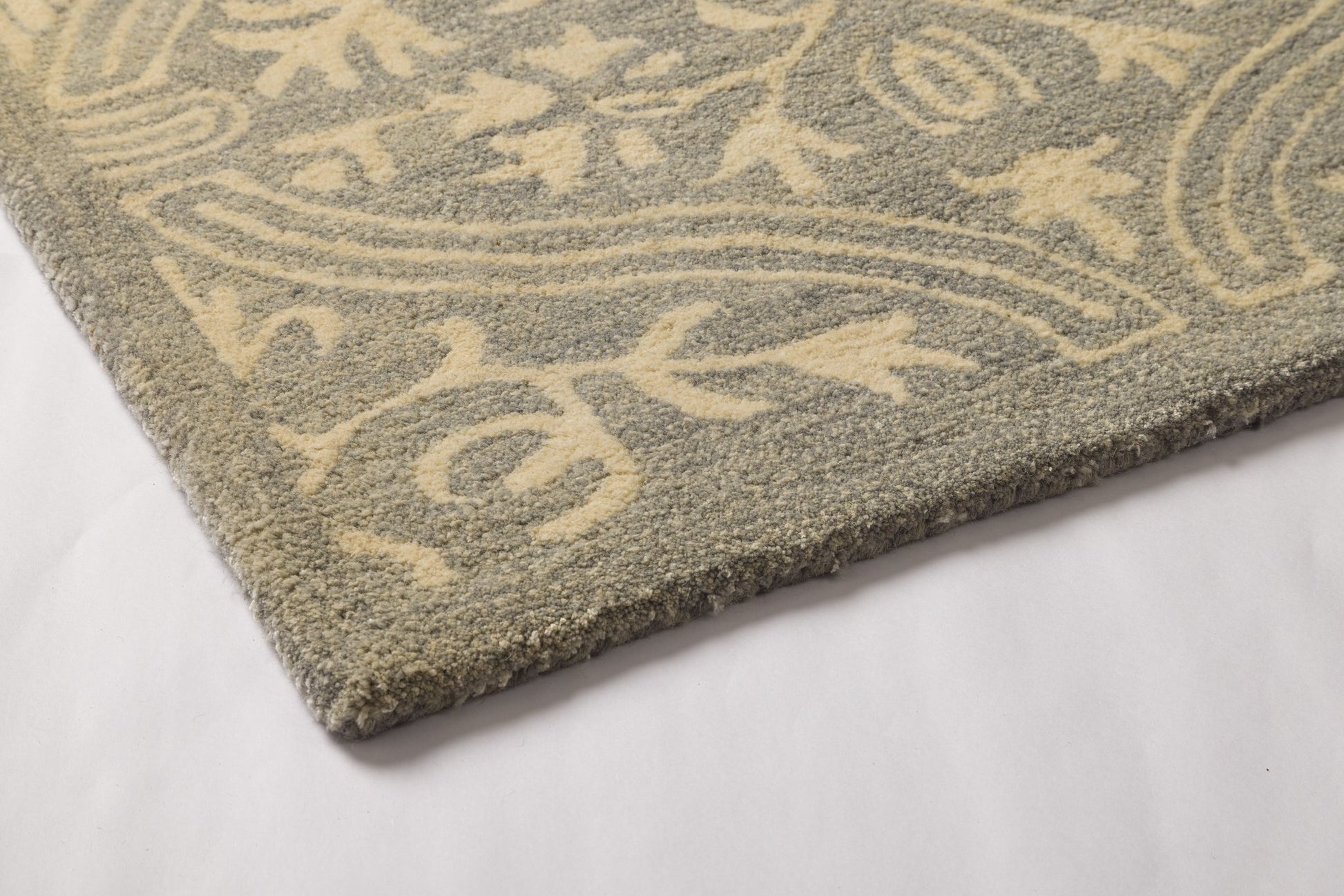 Ornate Loop - Handcrafted Silk Wool Carpet - 60% New Zeland Wool + 40% Silk - 8*10