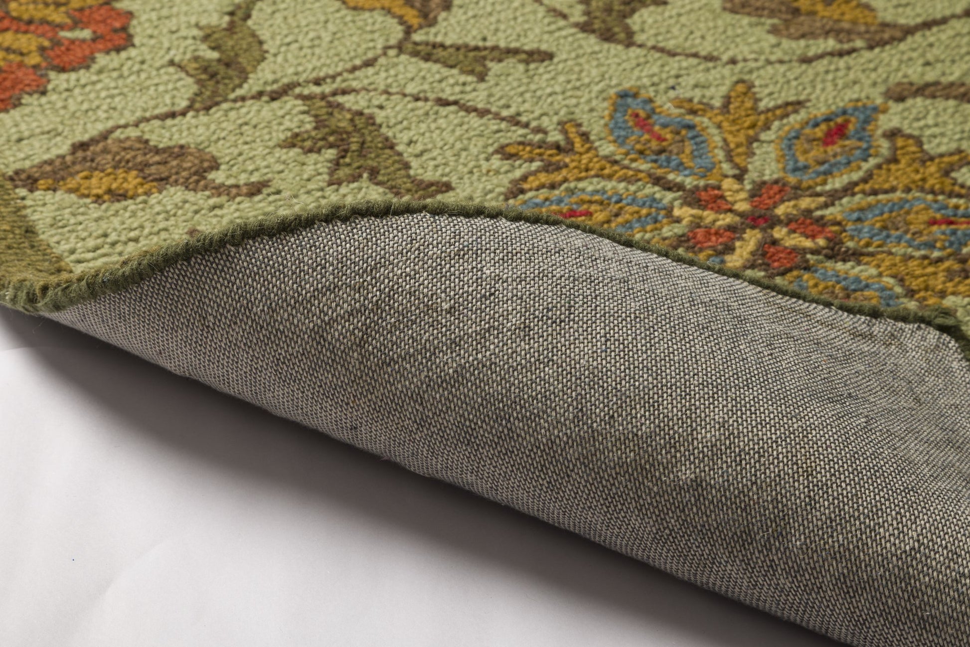 Meadow Medallion – Handcrafted Wool Rug - 100% New Zeland Wool - 7.6*9.6