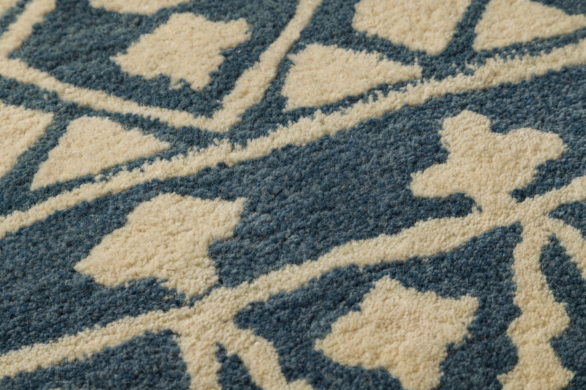 Tribal Rhythm – Handcrafted Wool Rug - 100% New Zeland Wool - 8*10