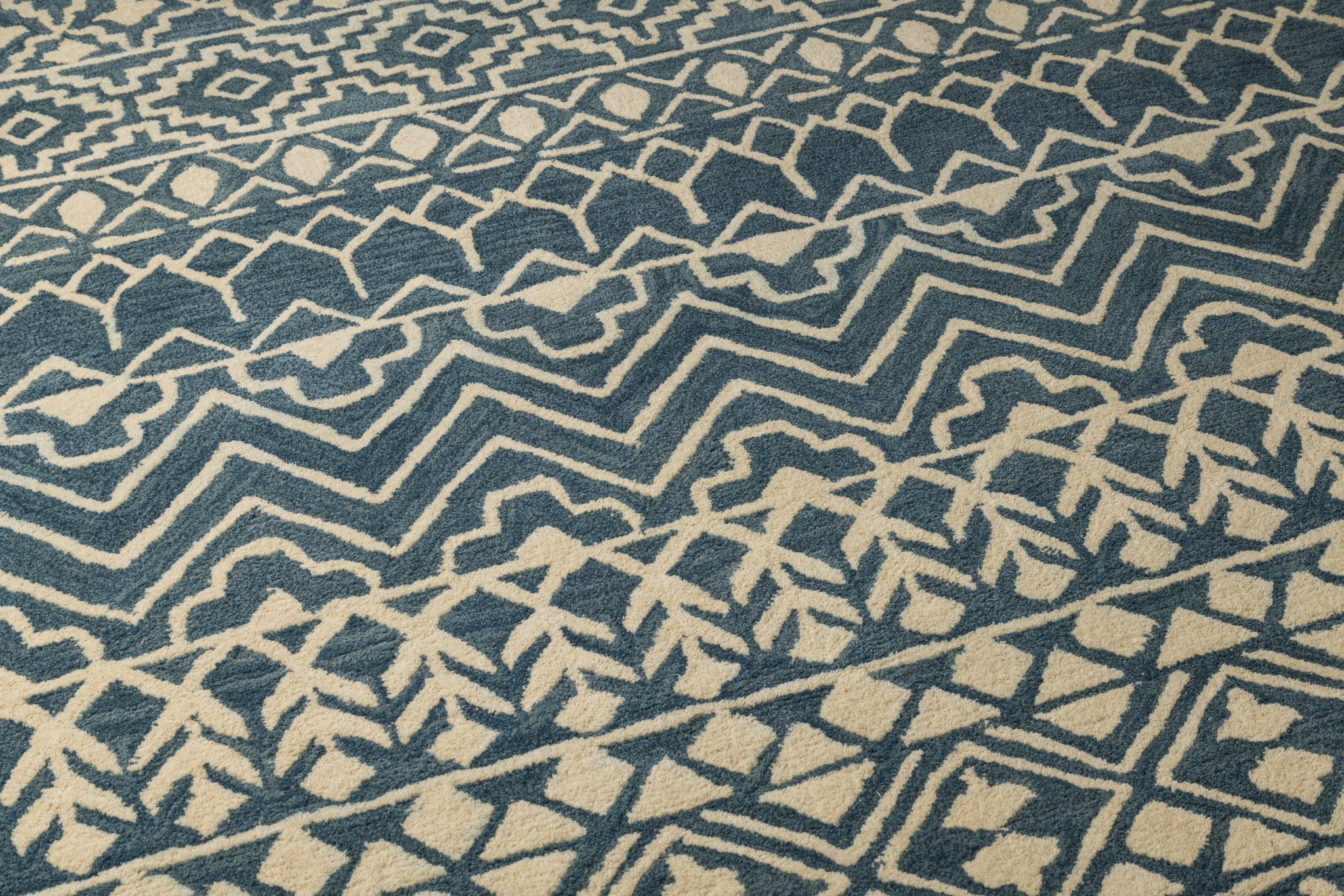 Tribal Rhythm – Handcrafted Wool Rug - 100% New Zeland Wool - 8*10