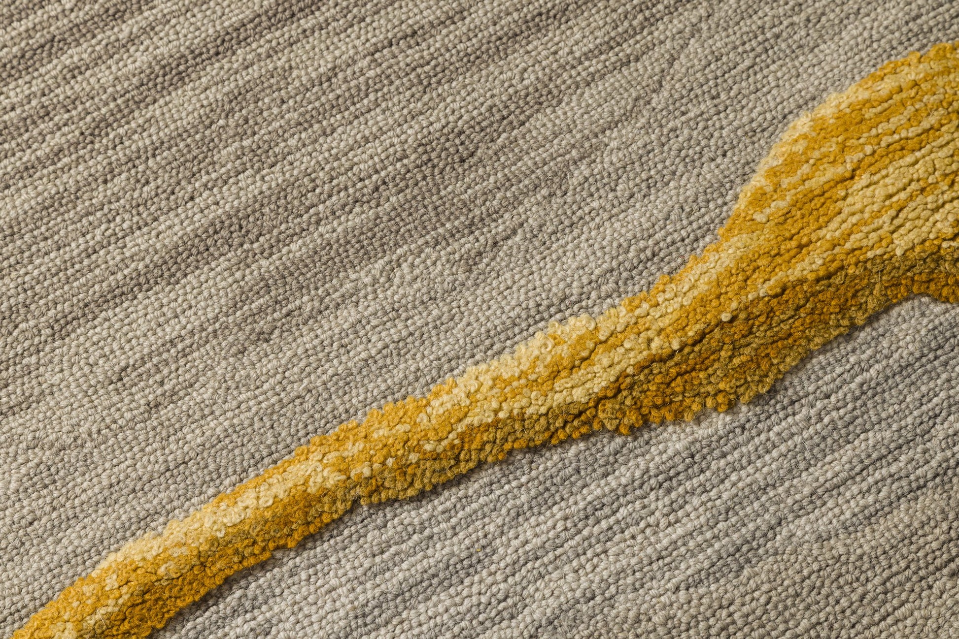 Golden Veins – Sculpted Wool Carpet - 100% Wool - 8*5
