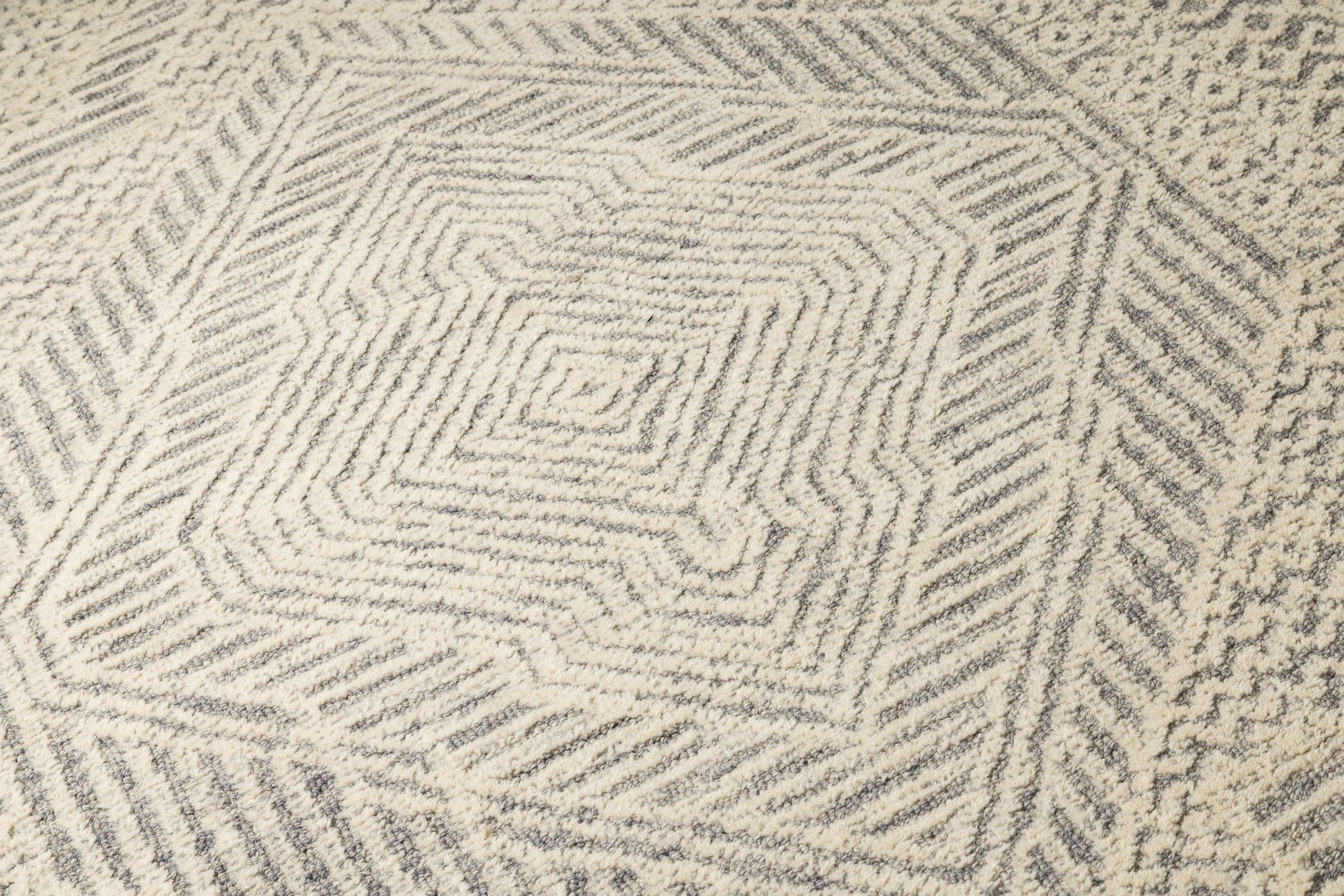 Muted Diamond – Artisans Wool Carpet - 100% Wool - 8*5
