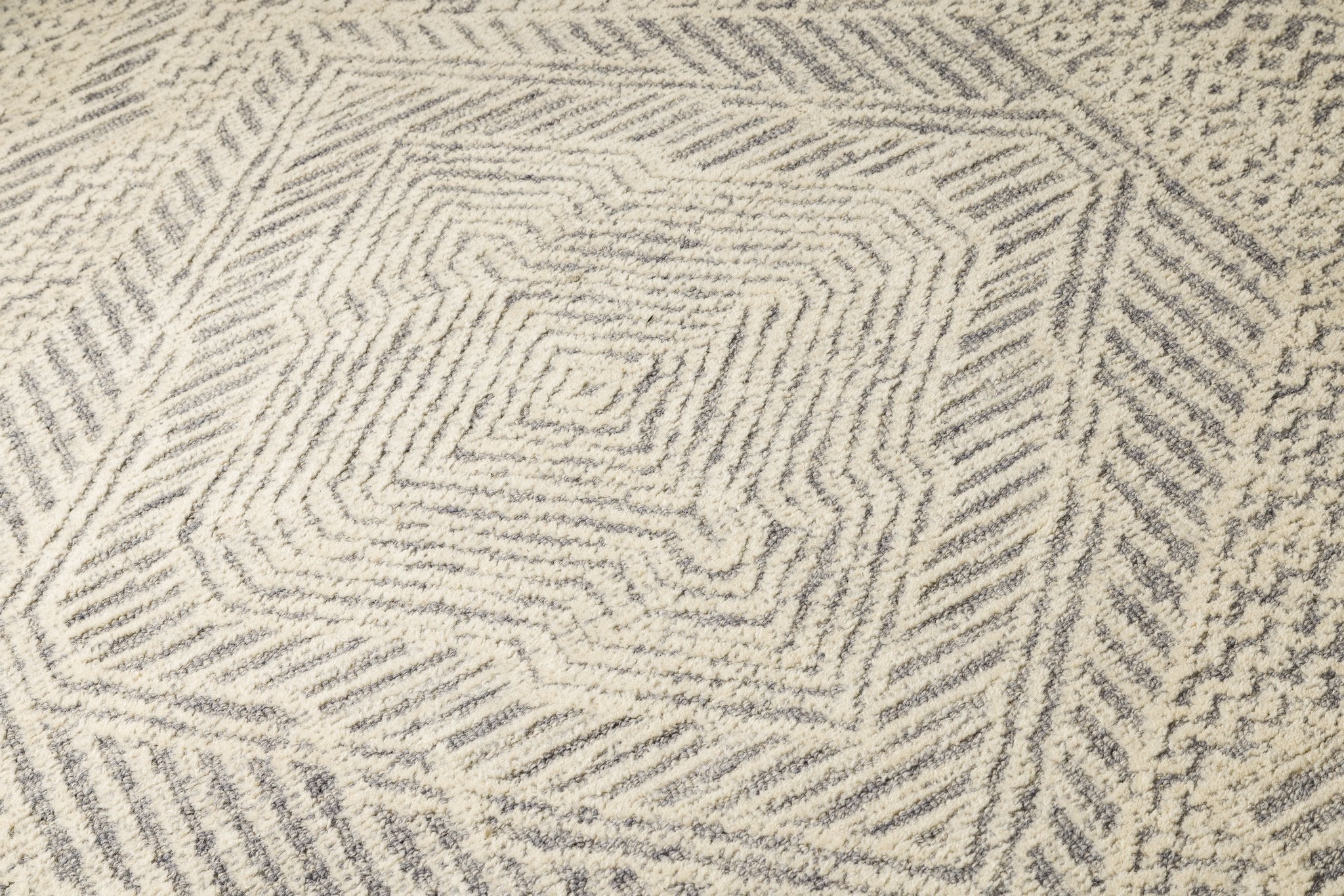 Muted Diamond – Artisans Wool Carpet - 100% Wool - 8*5