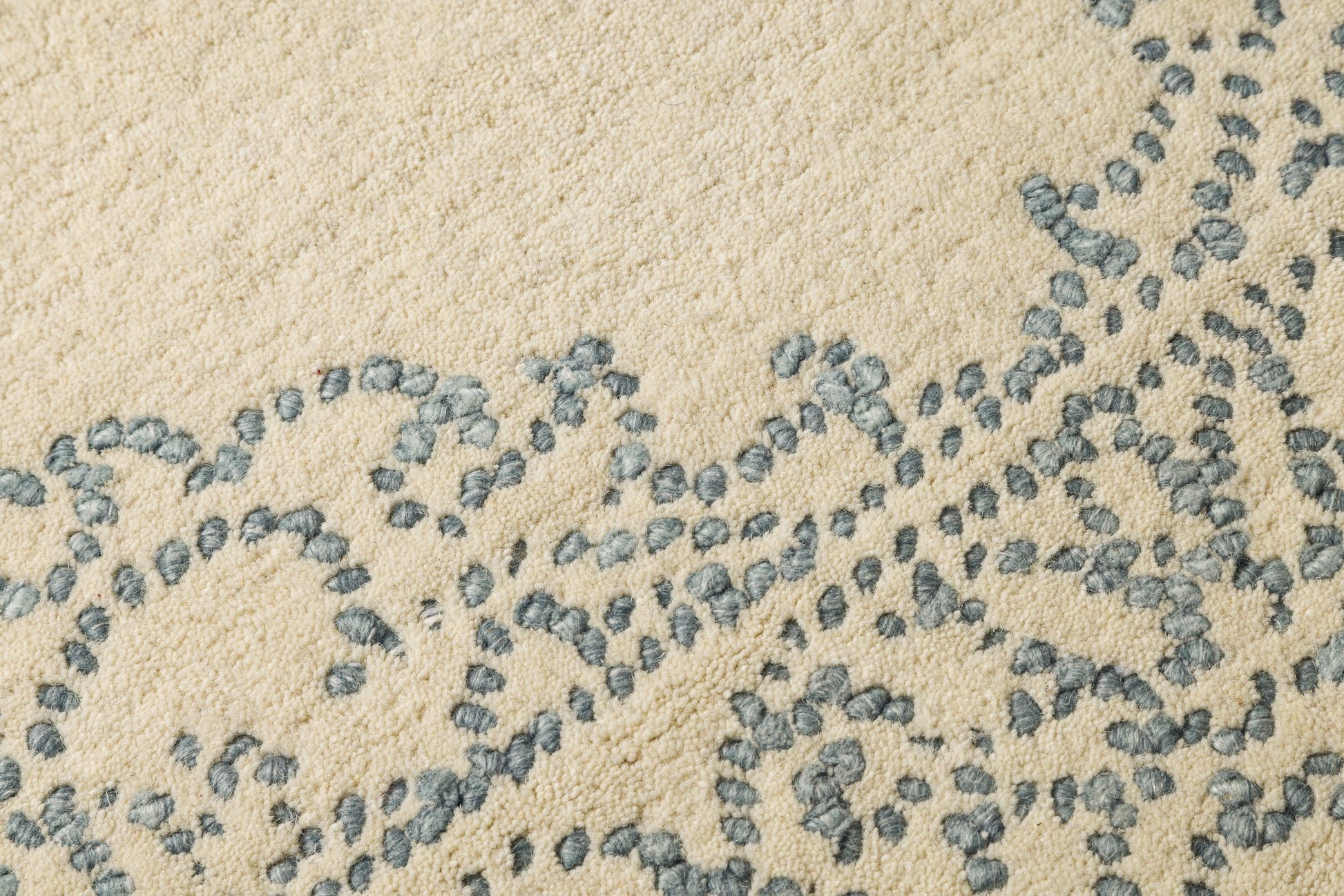The Silent Heirloom - Artisan Wool Carpet - 100% Wool - 8*5