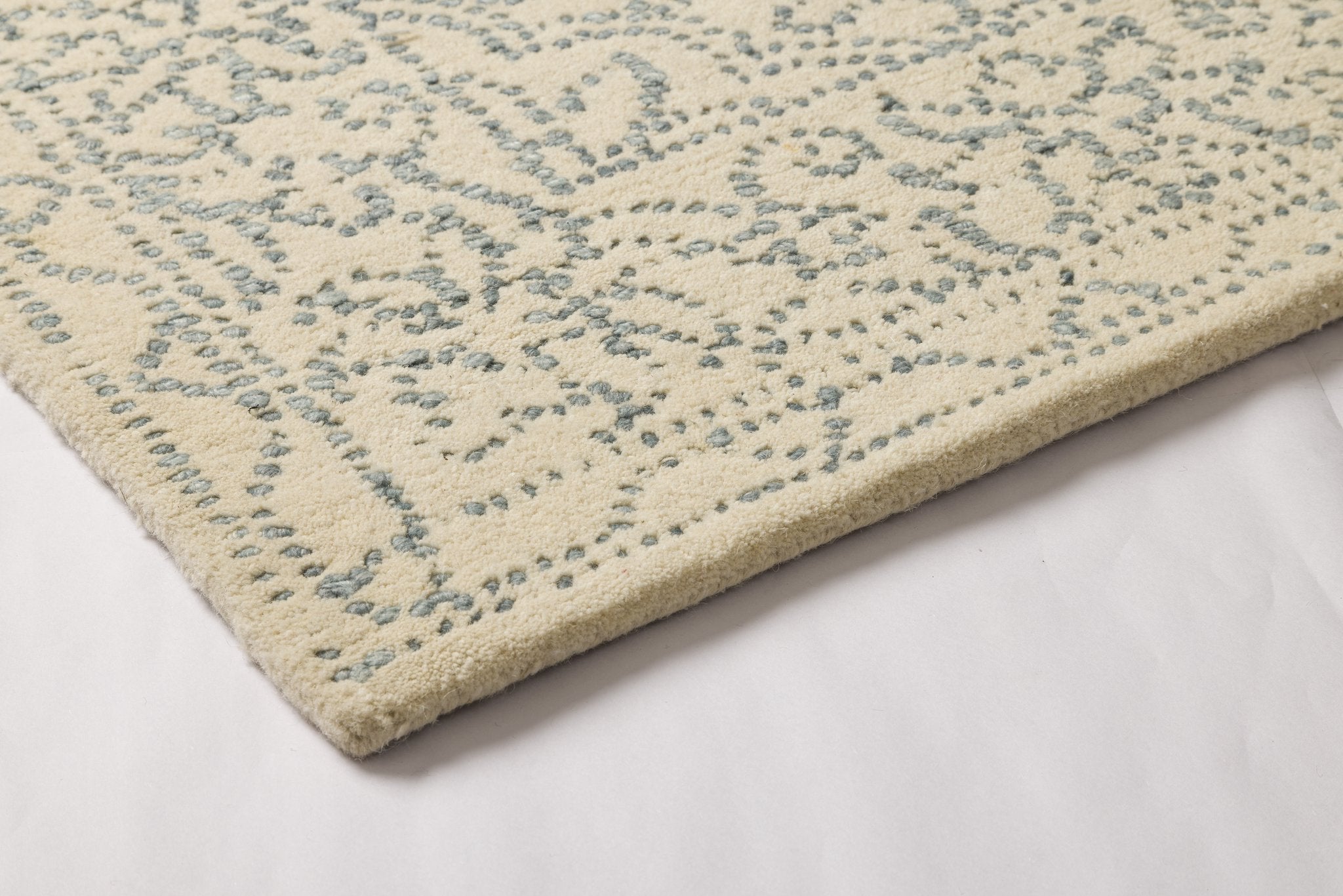 The Silent Heirloom - Artisan Wool Carpet - 100% Wool - 8*5