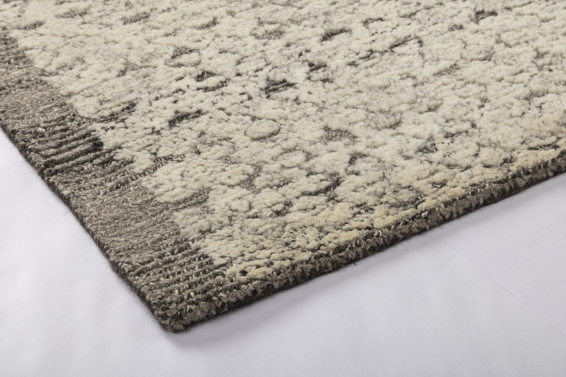 Stonewash Texture - Handcrafted Wool Carpet - 100 % Wool - 8*5 ft