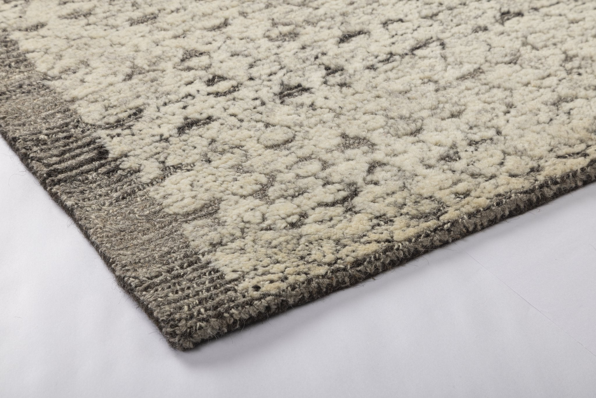 Stonewash Texture - Handcrafted Wool Carpet - 100 % Wool - 8*5 ft
