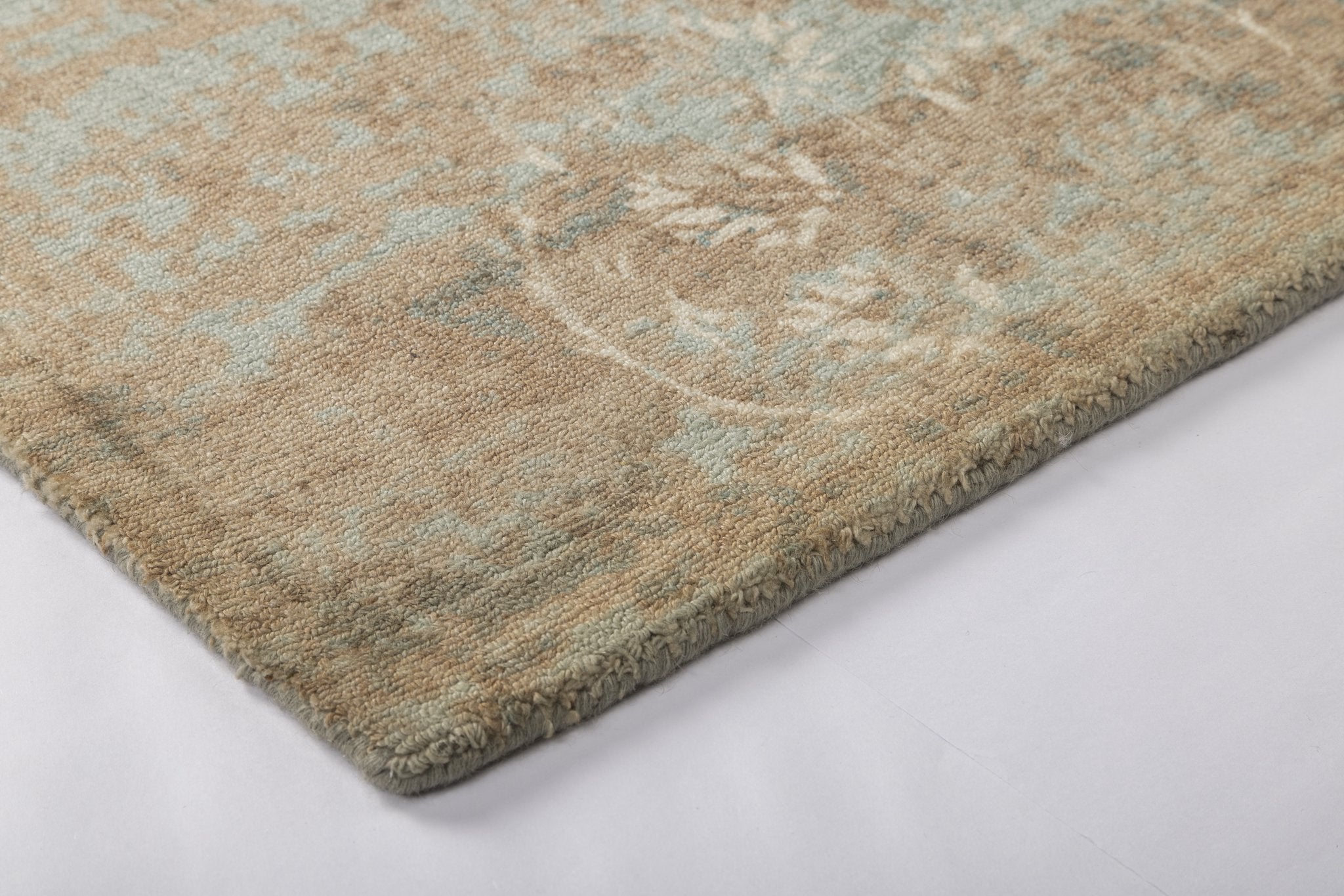 Rustic Aqua Patina - Handcrafted Wool Carpet - 100 % Wool - 8*5 ft