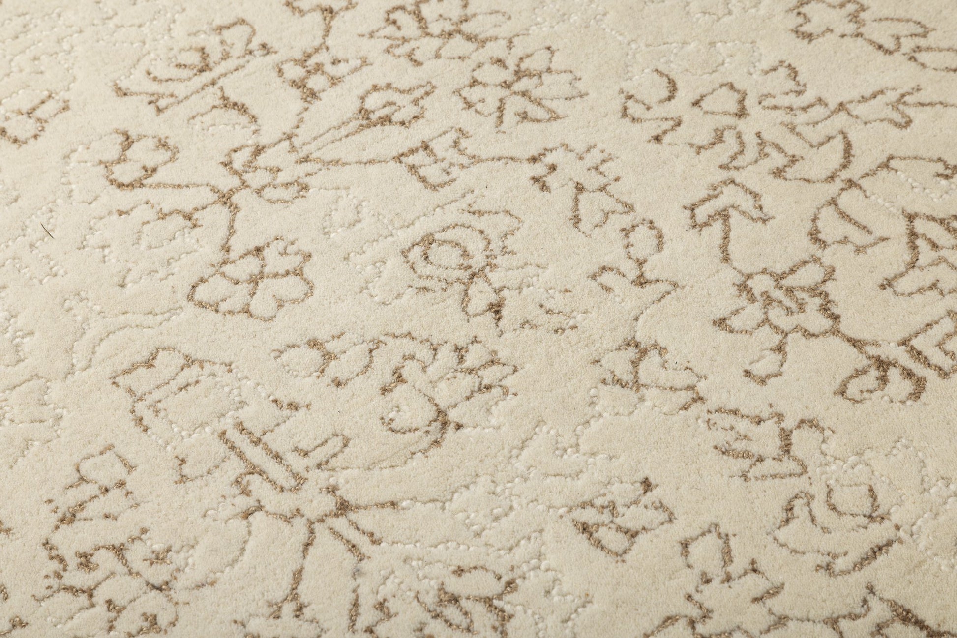Whispering Vines - Handcrafted Wool Carpet - 100 % Wool - 8*5 ft