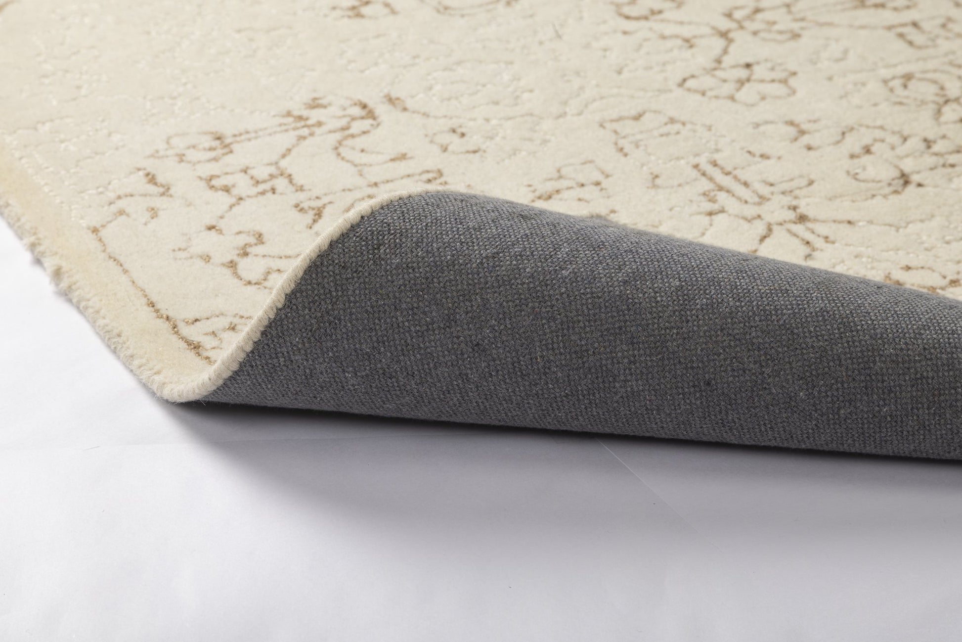 Whispering Vines - Handcrafted Wool Carpet - 100 % Wool - 8*5 ft