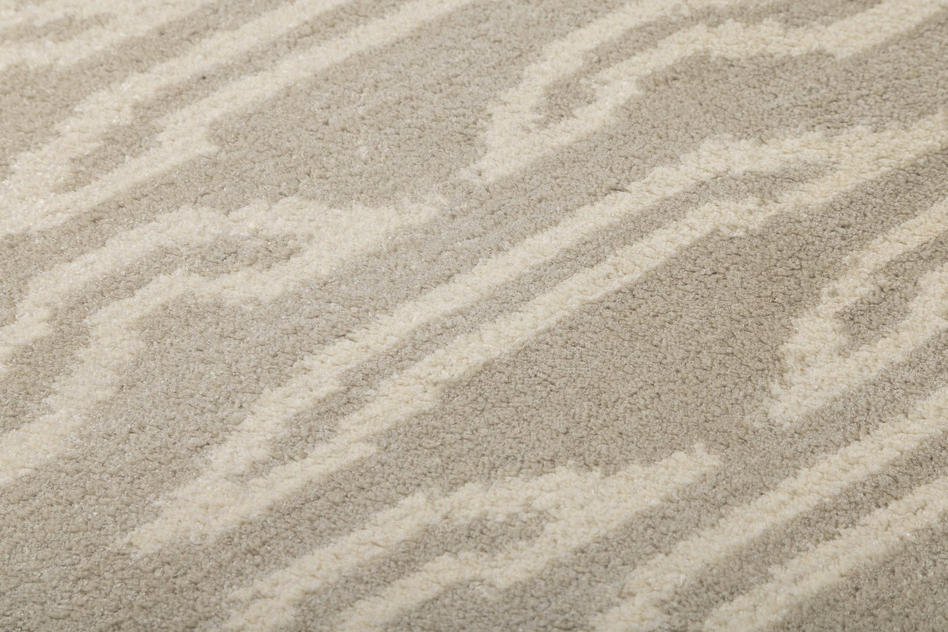 Ivory Ripple Flow - Handcrafted Wool Carpet - 100 % Wool - 8*5 ft