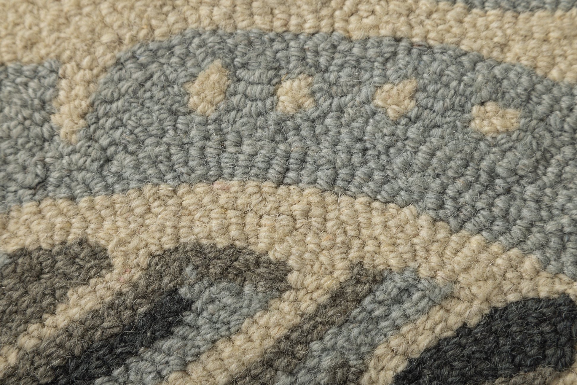 Blooming Botanica - Handcrafted Wool Carpet - 100 % Wool - 8*5 ft
