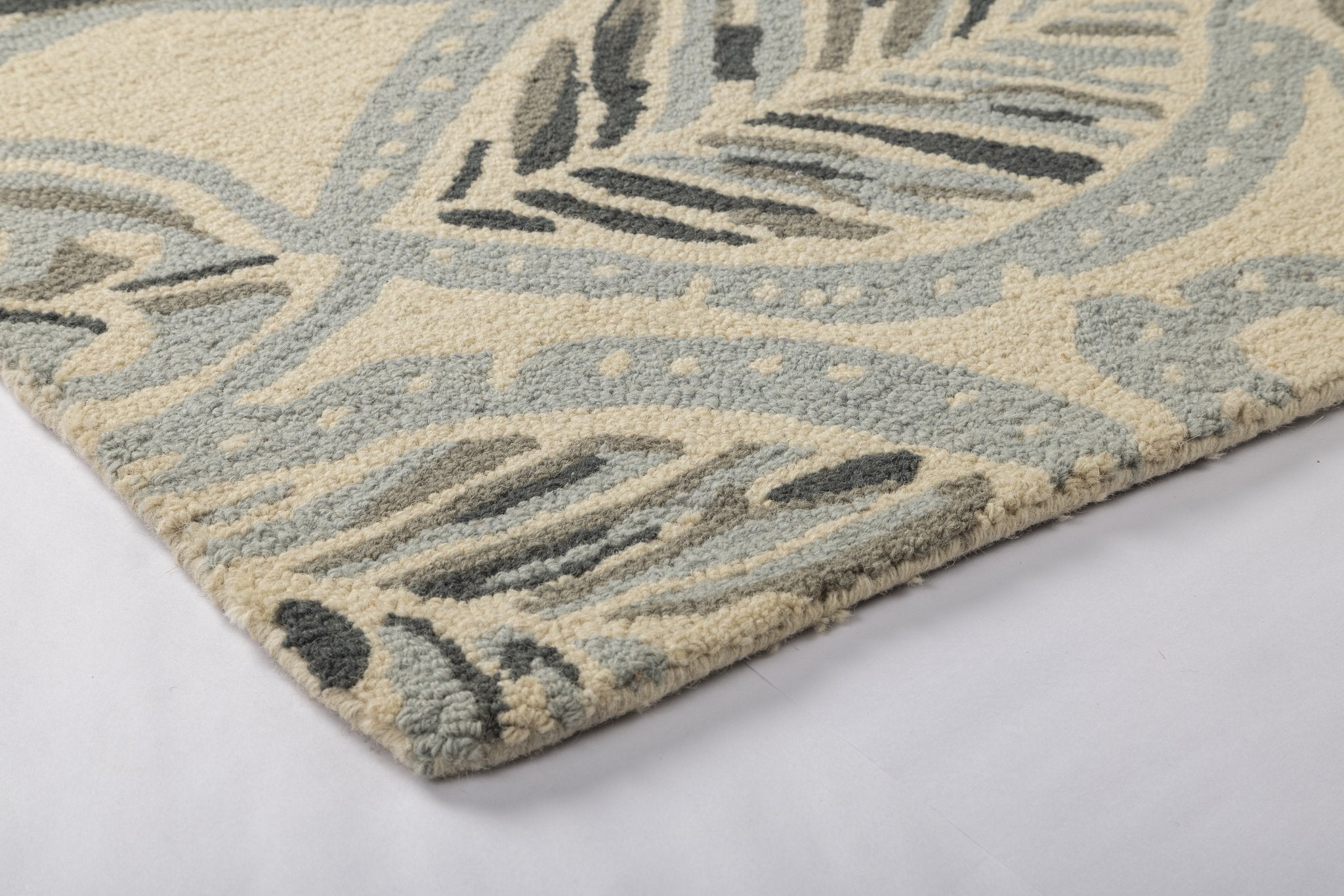 Blooming Botanica - Handcrafted Wool Carpet - 100 % Wool - 8*5 ft