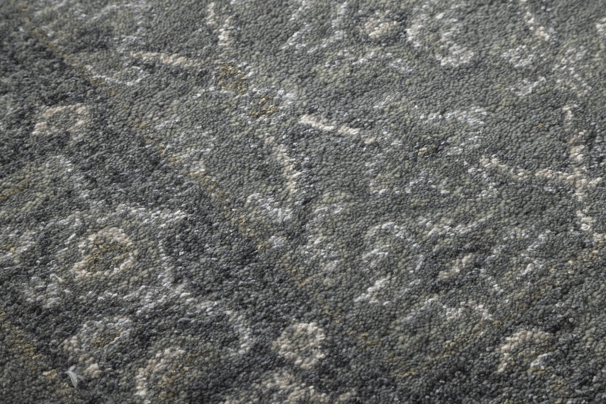 Charcoal Garden Trellis - Handcrafted Wool Carpet - 100 % Wool - 8*5 ft