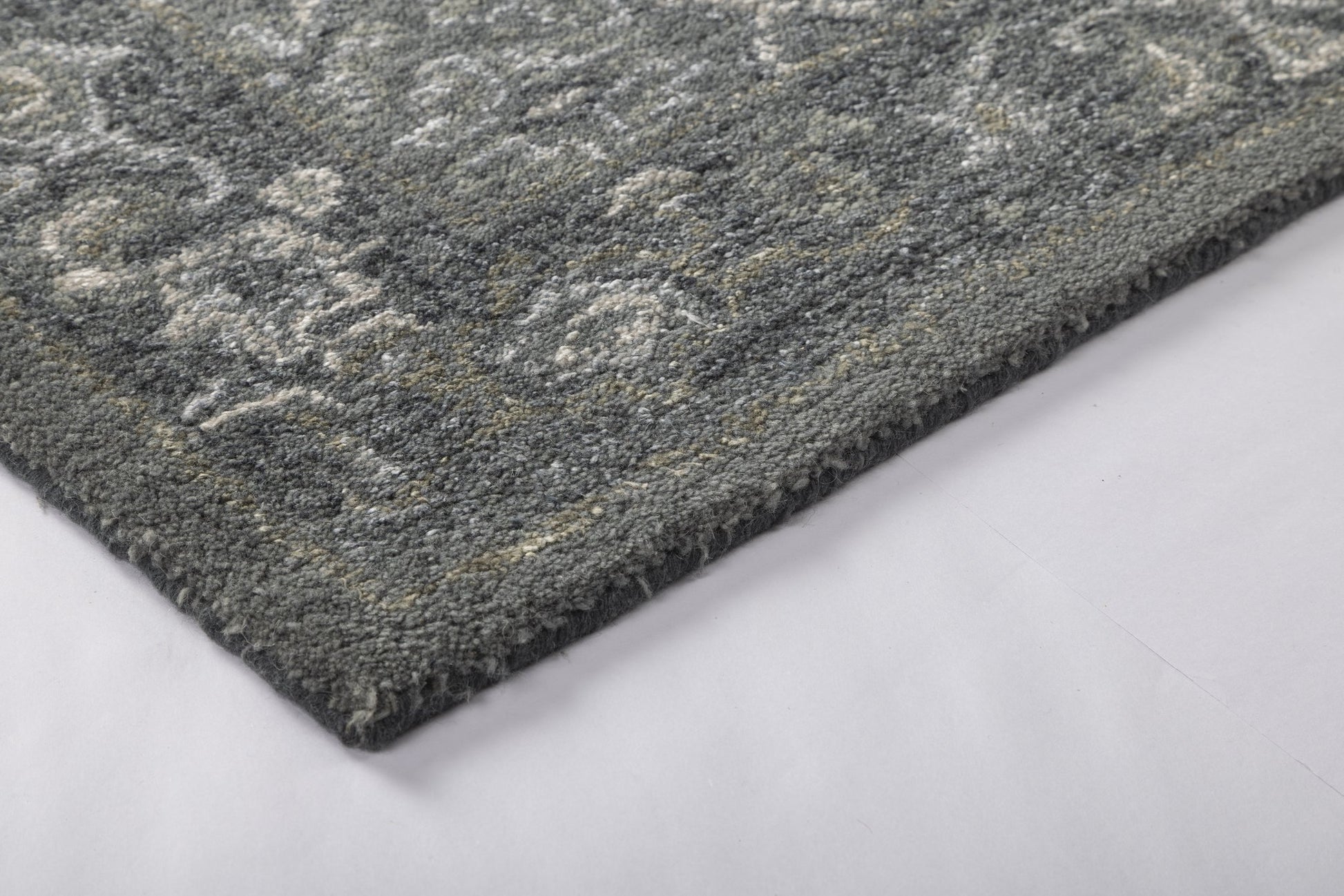 Charcoal Garden Trellis - Handcrafted Wool Carpet - 100 % Wool - 8*5 ft