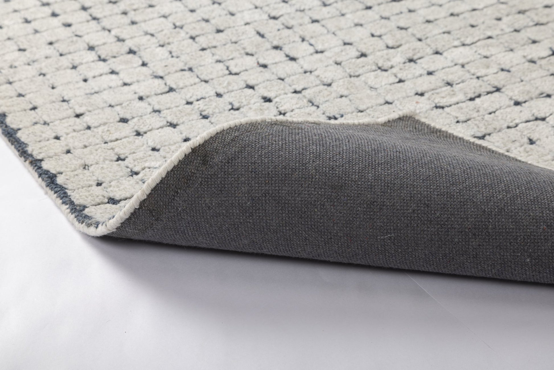 Ink Grid Whisper - Handcrafted Wool Carpet - 100 % Wool - 8*5 ft