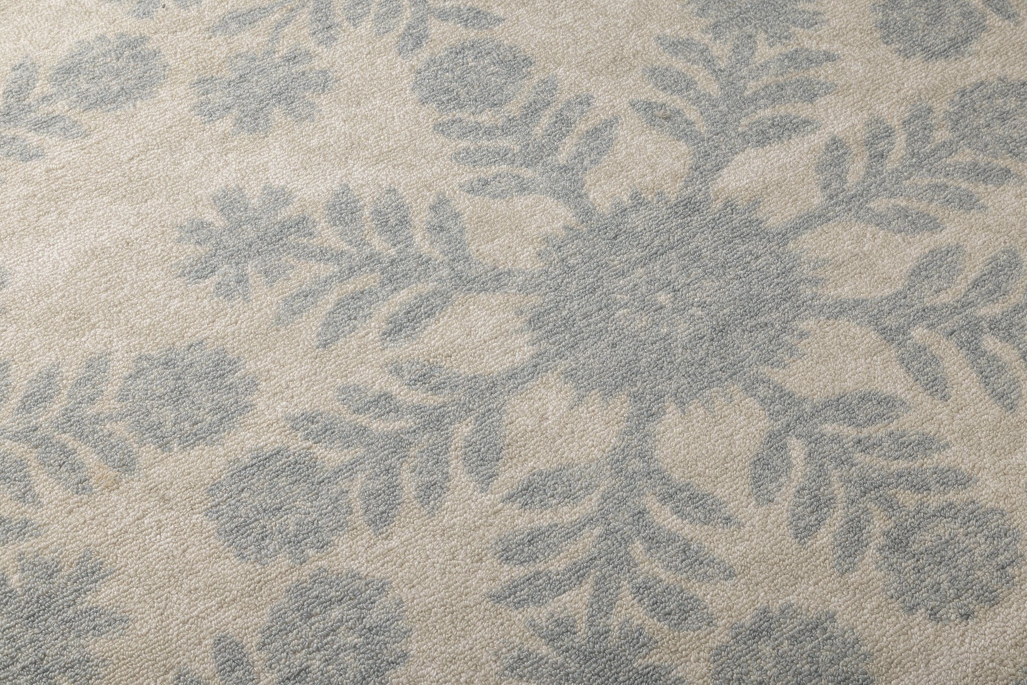 Blue Meadow Bloom - Handcrafted Wool Carpet - 100 % Wool - 8*5 ft