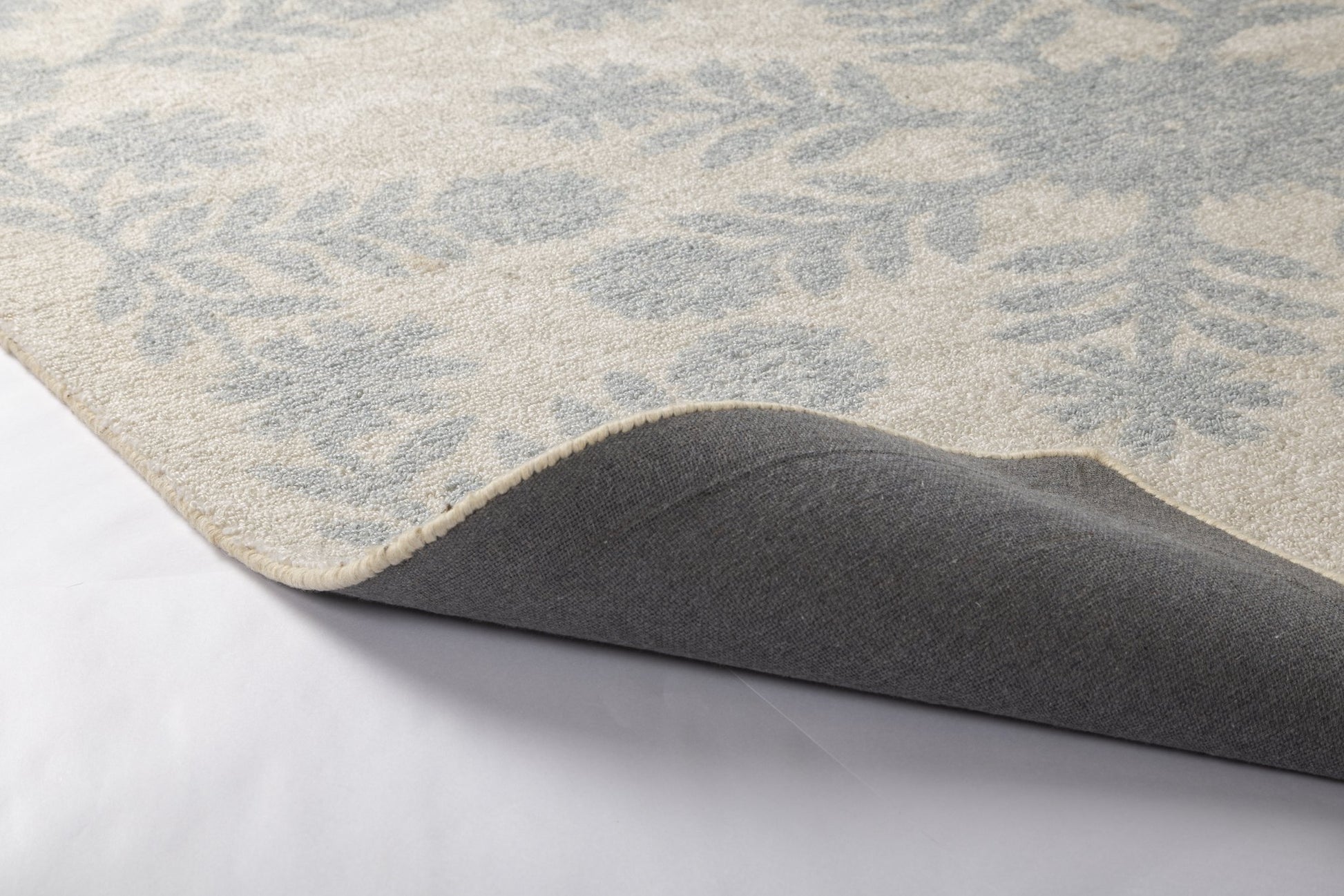 Blue Meadow Bloom - Handcrafted Wool Carpet - 100 % Wool - 8*5 ft