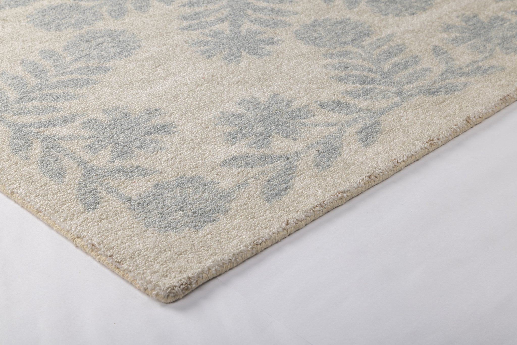 Blue Meadow Bloom - Handcrafted Wool Carpet - 100 % Wool - 8*5 ft