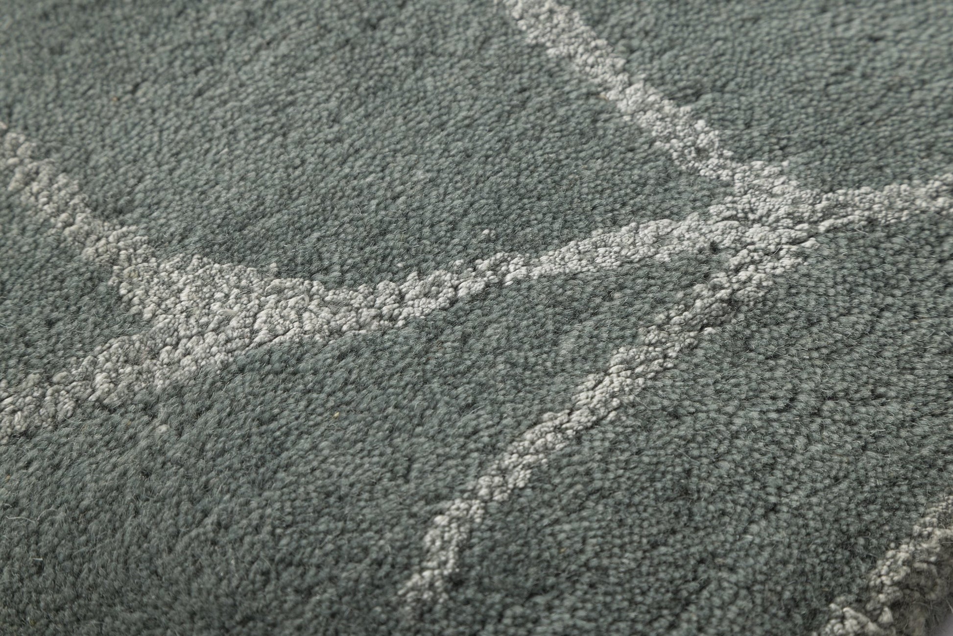 Verdant Bloom - Handcrafted Wool Carpet - 100 % Wool - 8*5 ft